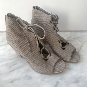 Eileen Fisher BNWOT Wedge Heel Color Earth size 8.5